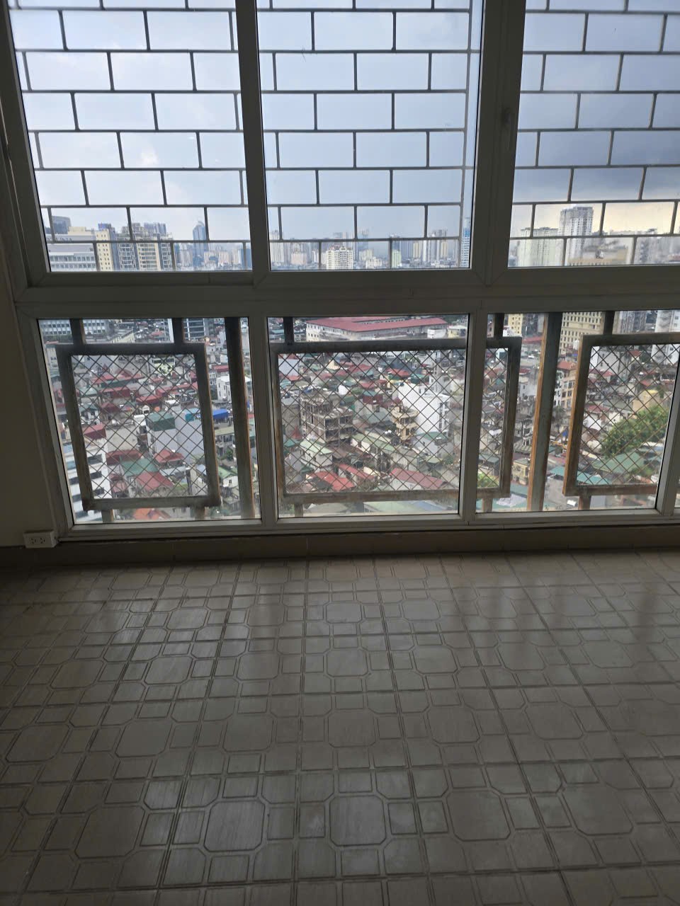 Cho thuê căn hộ dt 144m2 rộng thênh thang có thể làm văn phòng hoặc để ở lâu dài giá cực rẻ 3