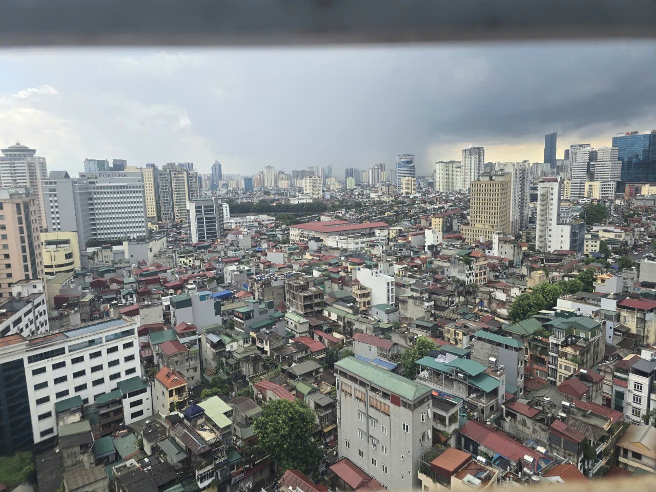 Cho thuê căn hộ dt 144m2 rộng thênh thang có thể làm văn phòng hoặc để ở lâu dài giá cực rẻ 4