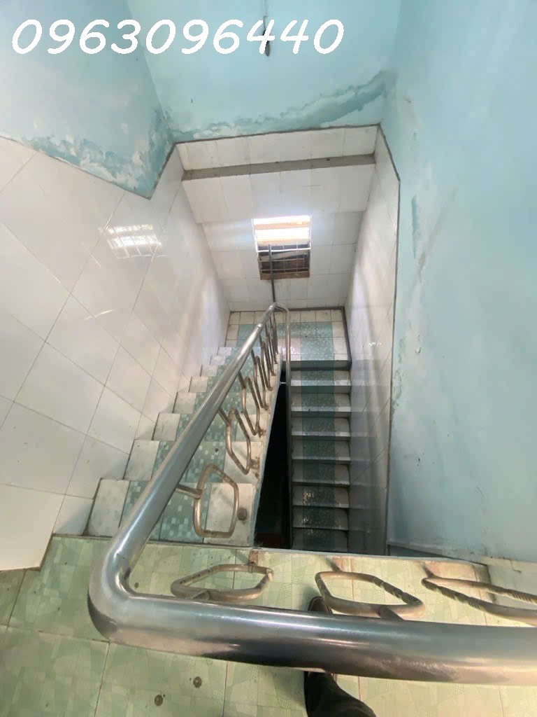 Bán Nhà Bùi Văn Ba Quận 7 – 72m² – Giá 6,7 Tỷ- Oto 2