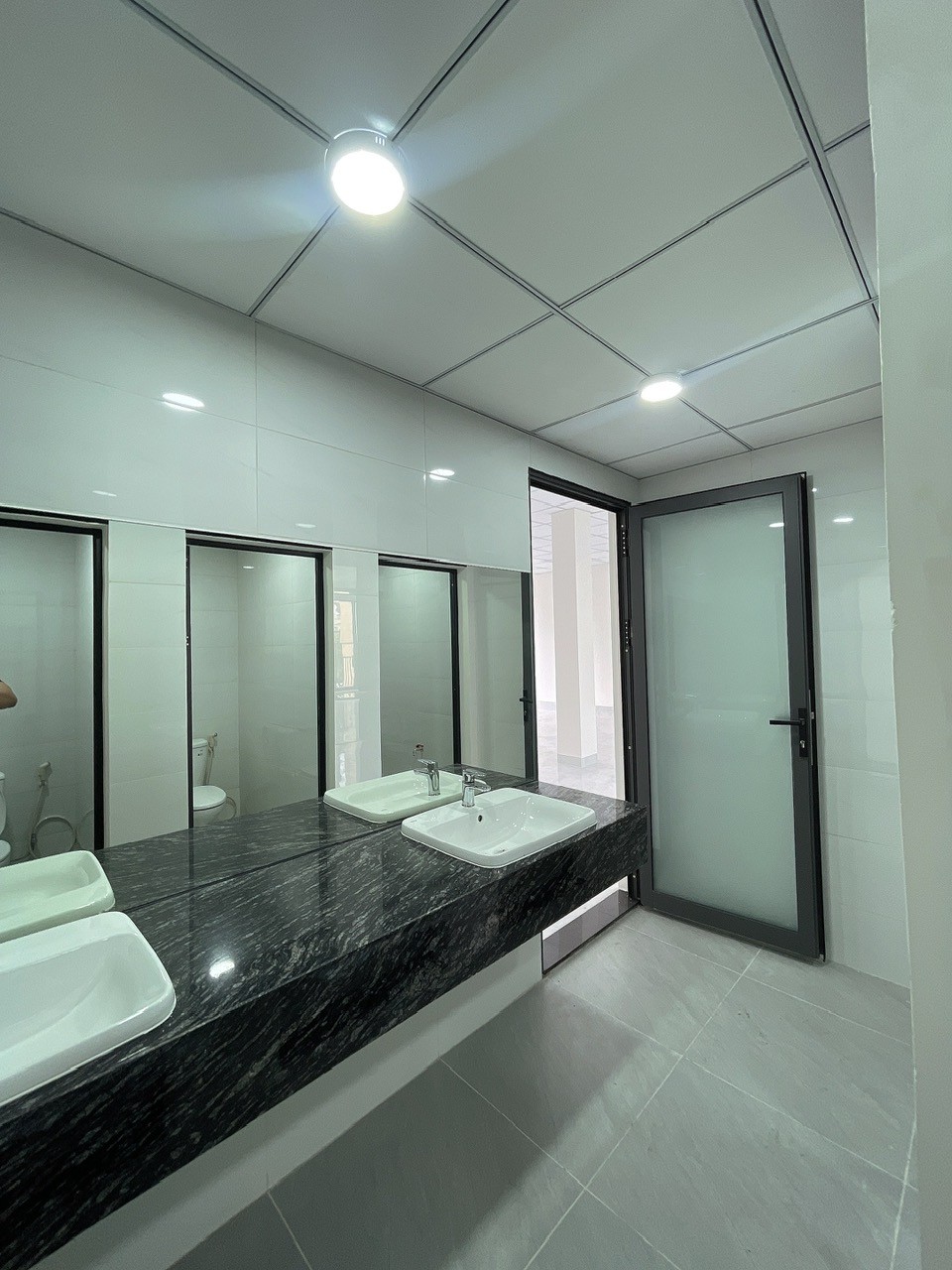 cho thuê nhà mặt tiền nguyên căn đường lê đinh thám giao duy tân 3 tầng dt 600 m2 2