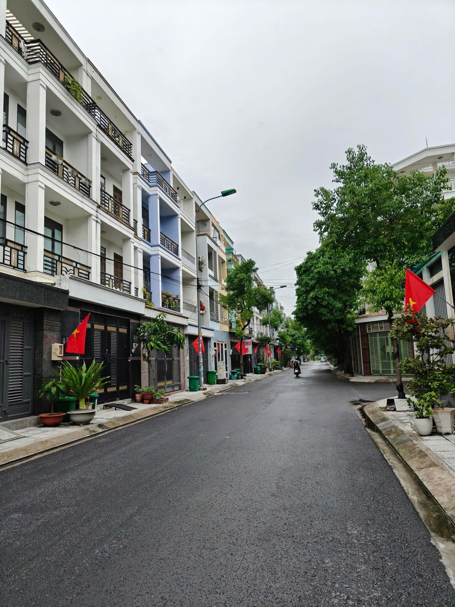 NHÀ ĐẸP (5x18) KDC HIỆP THÀNH CITY MT NGUYỄN THỊ BÚP, HIỆP THÀNH, Q12