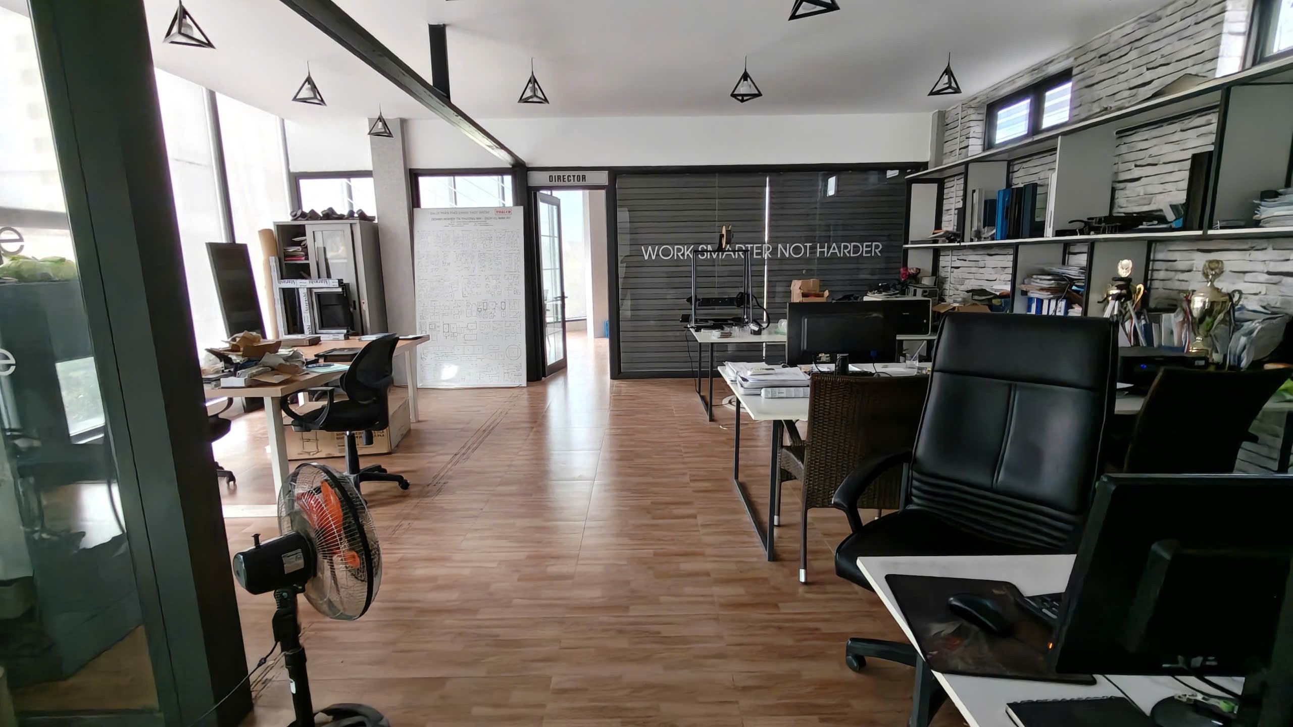 cho thuê văn phòng đường 30/4 đà nẵng căn gốc diện tích 200 m2 tầng 2 giá rẻ 2