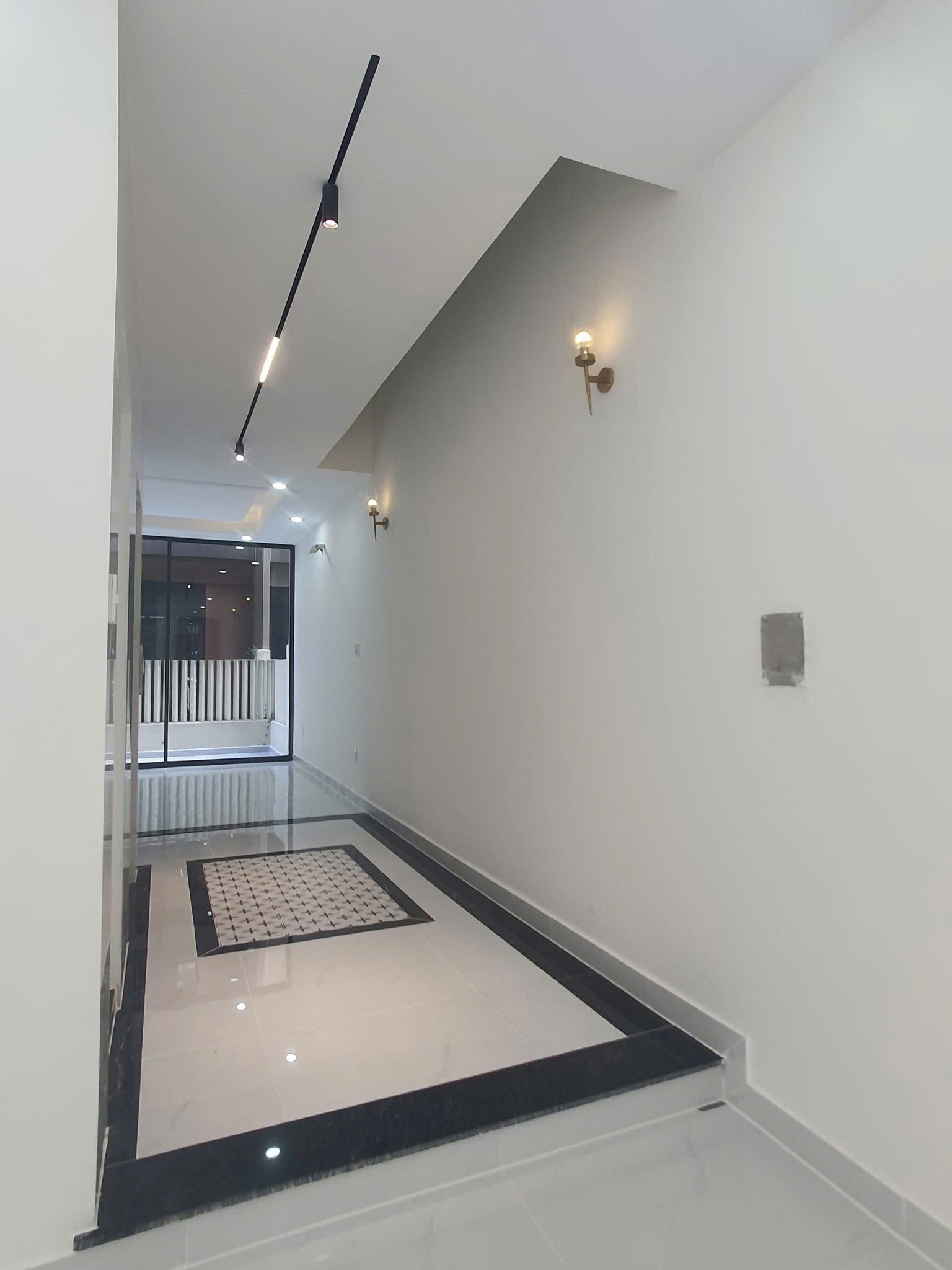 Cho thuê Nhà mặt tiền Phường Phước Long B, Quận 9, Diện tích 95m², Giá 60 Triệu/tháng 2