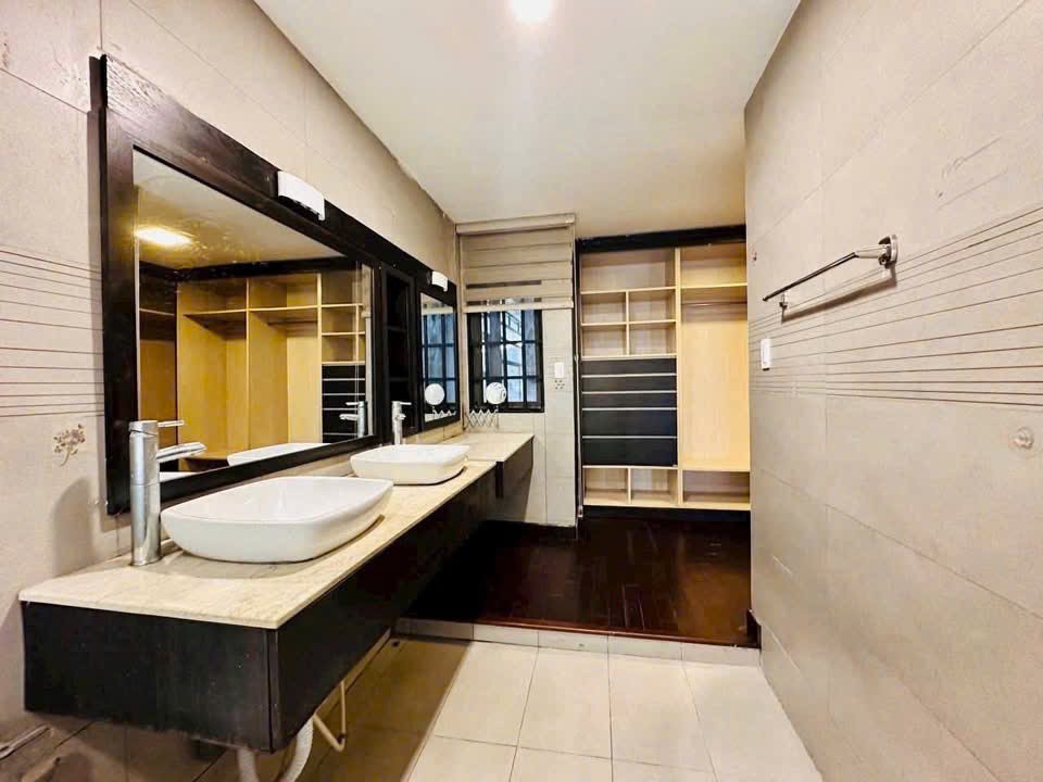 Cần bán Nhà mặt tiền Phường Hiệp Bình Phước, Thủ Đức, Diện tích 208m², Giá 17.9 Tỷ 8