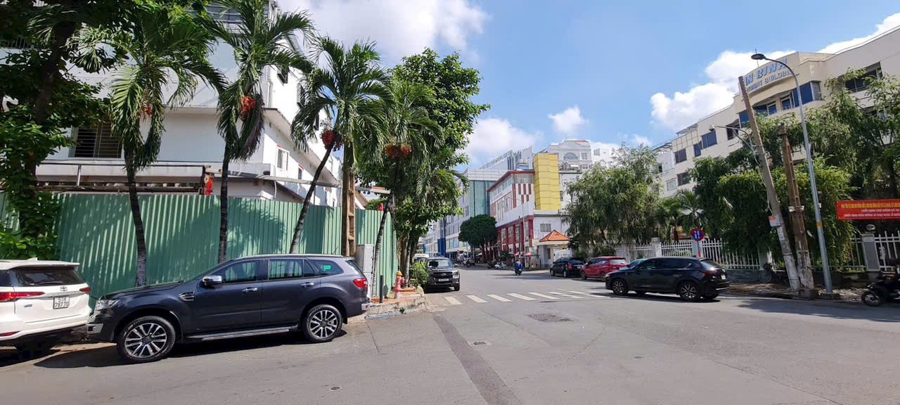 Cho thuê Nhà mặt tiền Tân Bình, Hồ Chí Minh, Diện tích 1700m², Giá Thương lượng
