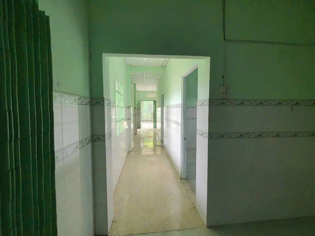 Nhà 2 mt đường Vườn Thơm, xã Bình Lợi, Bình Chánh dt 424m2 2pn 2wc giá 5,6 tỷ