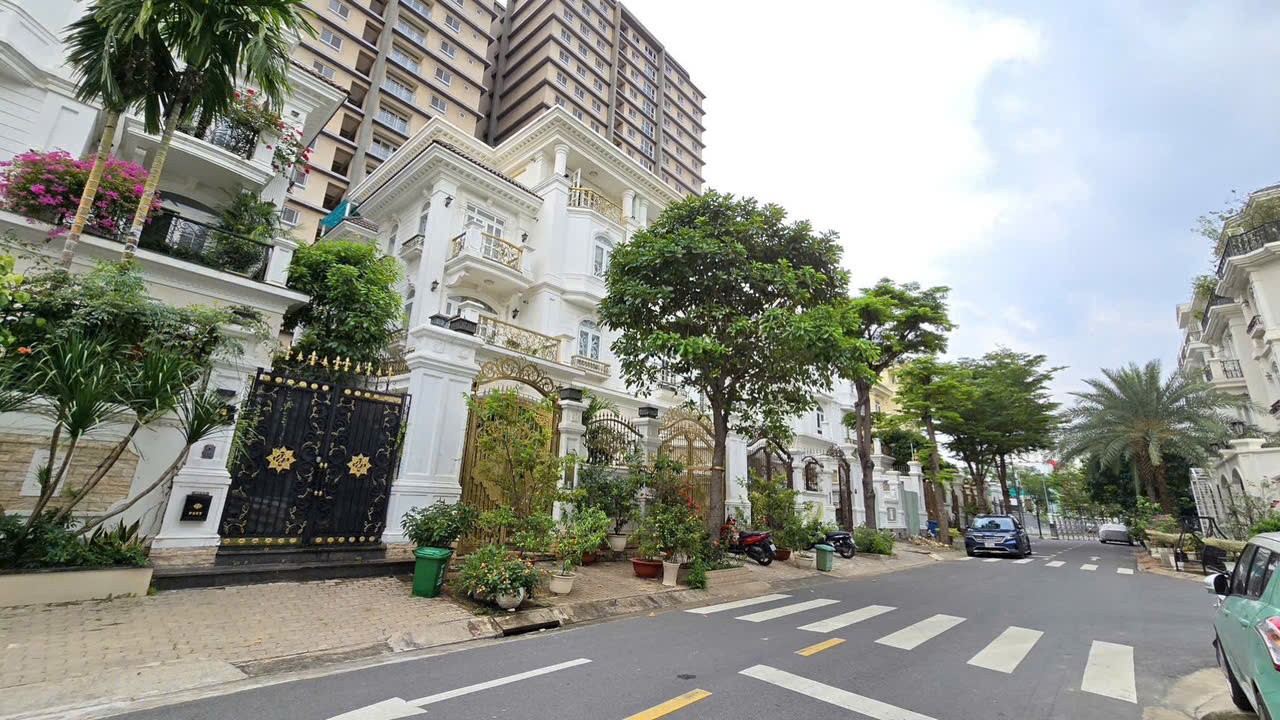 Cần bán Biệt thự Phường Tân Phú, Quận 7, Diện tích 220m², Giá 031.5 Tỷ 5