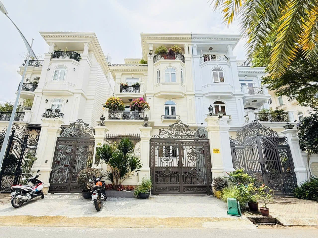 Cần bán Biệt thự Phường Tân Phú, Quận 7, Diện tích 220m², Giá 031.5 Tỷ 7