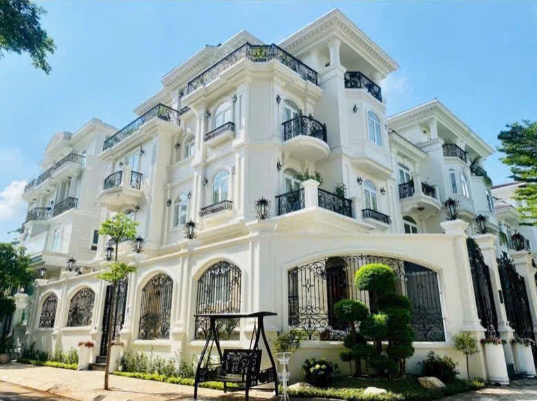 Cần bán Biệt thự Phường Tân Phú, Quận 7, Diện tích 220m², Giá 031.5 Tỷ 8