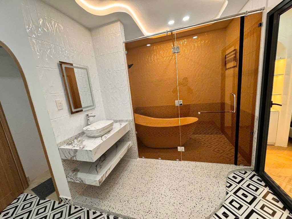 SÁT Q.1 - NHÀ ĐẸP 5 TẦNG BTCT - 4 PHÒNG - FULL NỘI THẤT - SỔ NỞ HẬU - NHỈNH 8 ĐỒNG 5