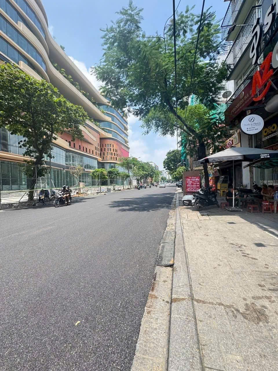 VIP MẶT PHỐ NGUYỄN THÁI HỌC.-  LÔ GÓC 2 THOÁNG - THANG MÁY - Ô TÔ TRÁNH- VỈA HÈ ĐÁ BÓNG -