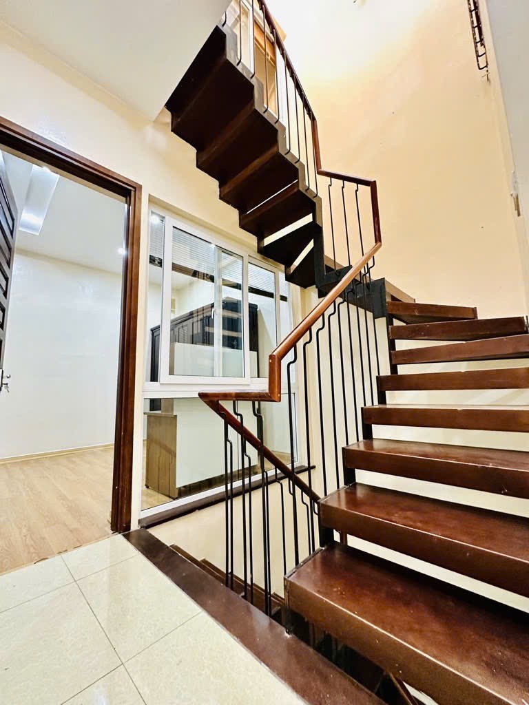 Nhà Tứ Liên phân lô - dân xây - ngõ thông - 20m oto giá nhỉnh 9 tỷ. 5