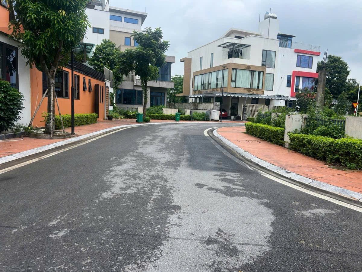 SIÊU PHẨM BIỆT THỰ ĐƠN LẬP- VỊ TRÍ ĐẸP - LÔ GÓC 4 MẶT THOÁNG - LAN VIÊN - GIA LÂM 2