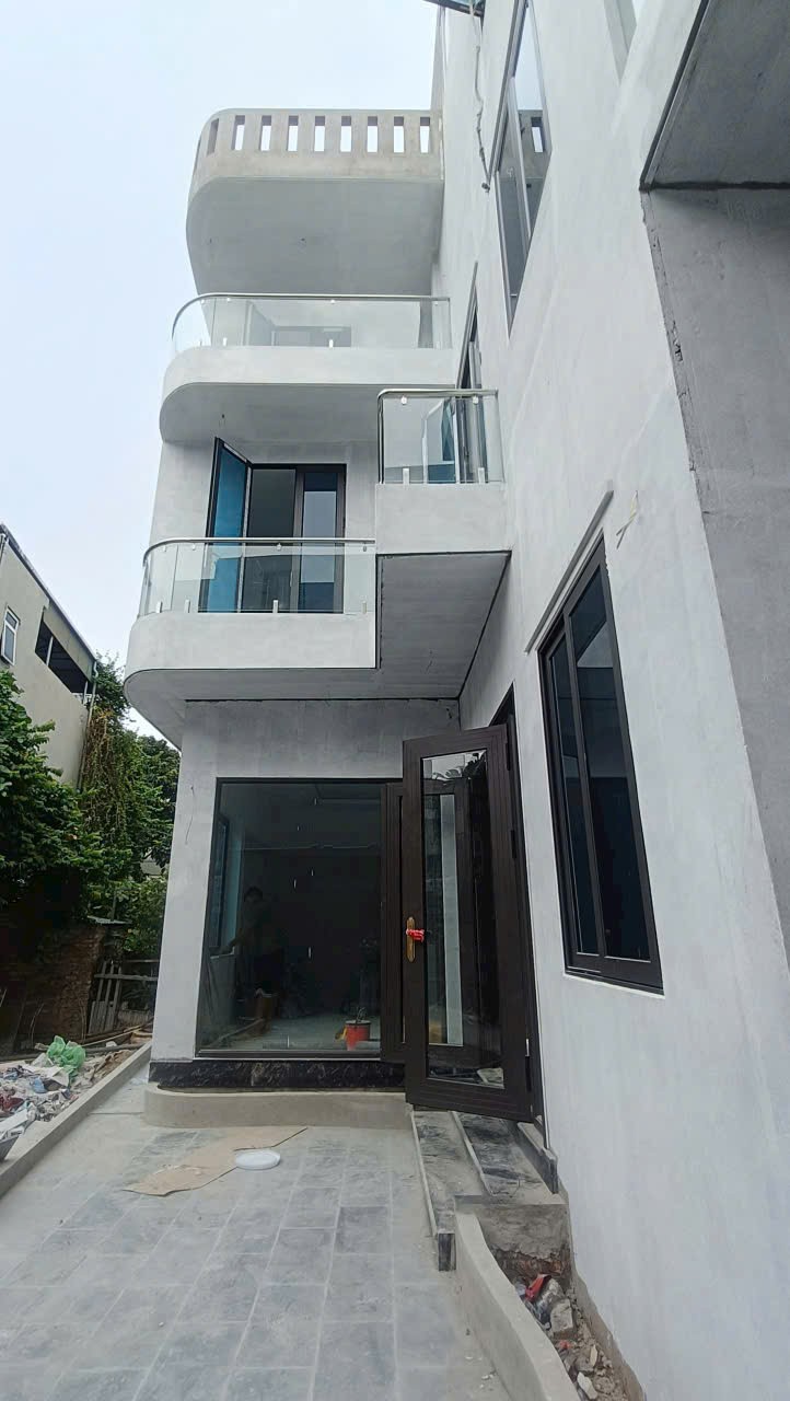 LONG BIÊN - BÁN BIỆT THỰ 4 TẦNG XÂY MỚI - FULL CÔNG NĂNG GIÁ NHỈNH 9 TỶ 2