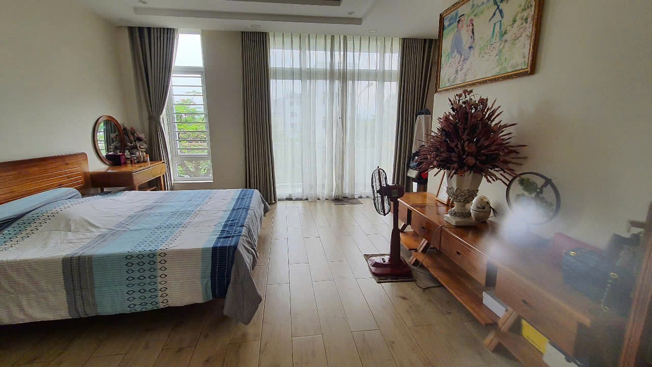 Cần bán Nhà mặt tiền Phường Phú Hữu, Quận 9, Diện tích 102m², Giá 10.5 Tỷ 5
