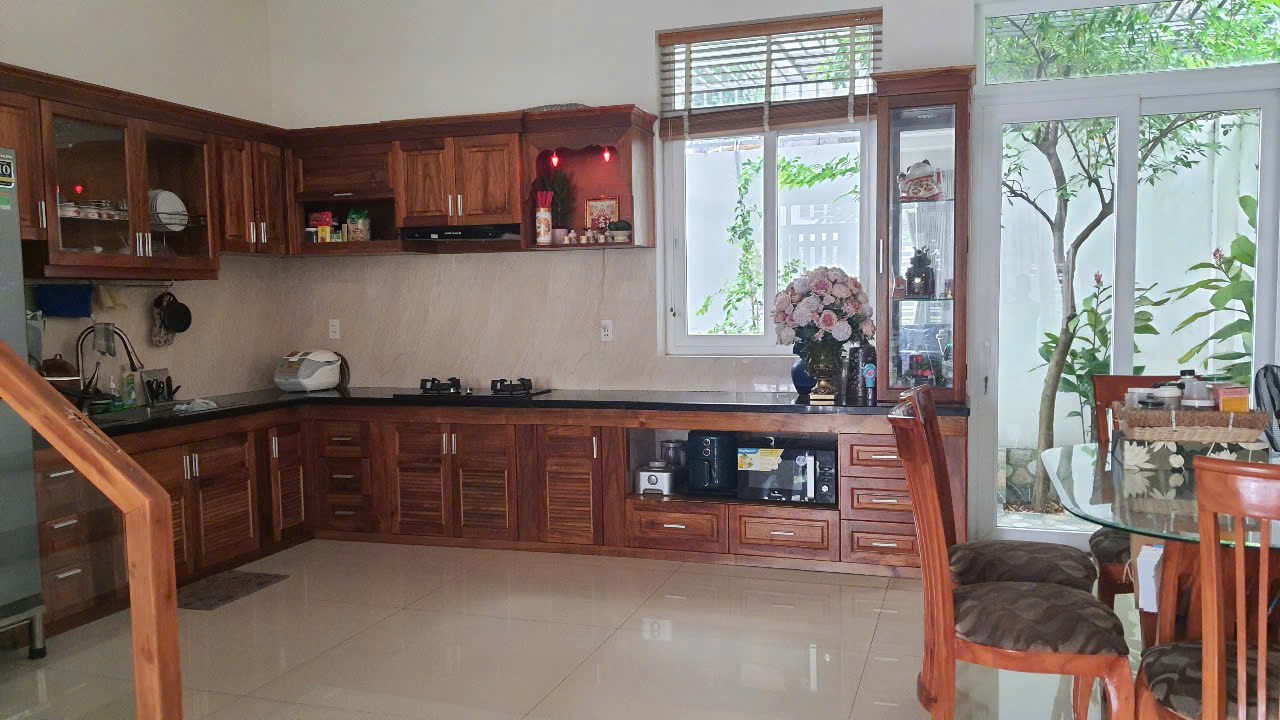 Cần bán Nhà mặt tiền Phường Phú Hữu, Quận 9, Diện tích 102m², Giá 10.5 Tỷ 6