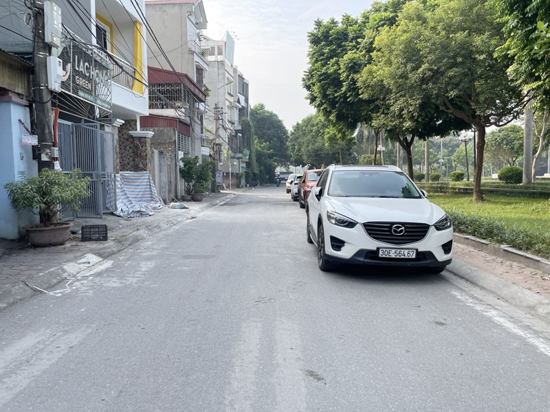 Cần bán 75,4m2 đất tổ 8 Thạch Bàn, Phường Long Biên. View công viên, gần chợ, trường học 2