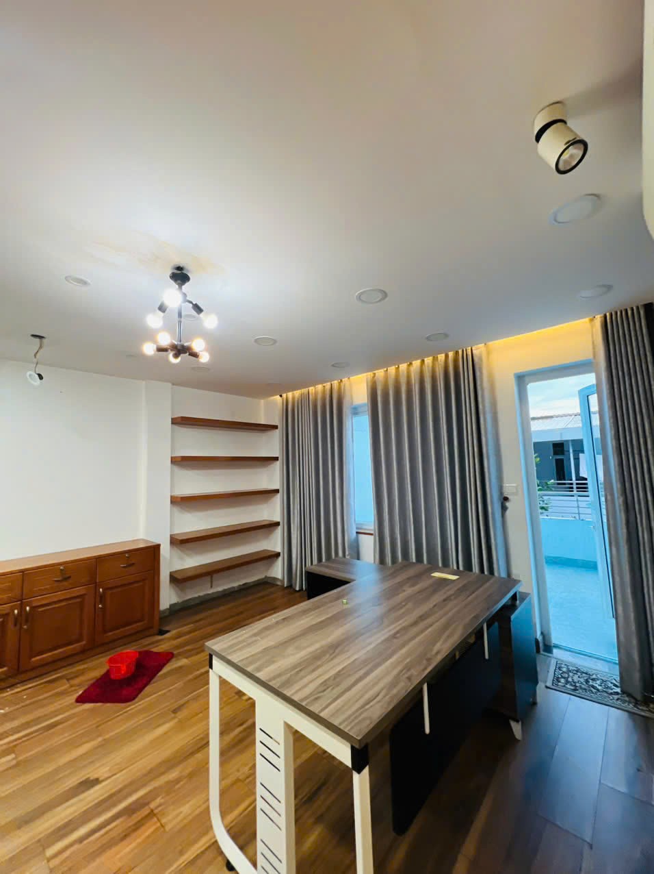 Cho thuê Nhà mặt tiền Phường Phú Hữu, Quận 9, Diện tích 300m², Giá 25 Triệu/tháng