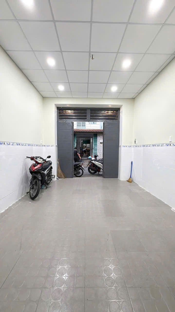 Nhà mặt tiền đường số 24, Bình Hưng Hòa A dt 48,3m2 1 lầu 2pn 2wc giá 4,65 tỷ 3