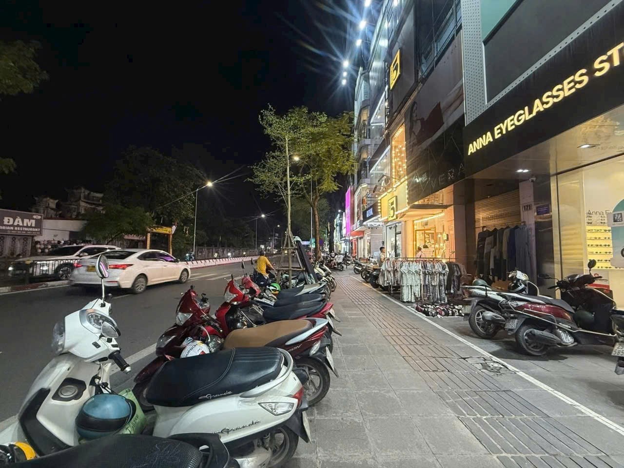 MẶT PHỐ  CHÙA BỘC SIÊU VIP.DIỆN TÍCH 45M NHÀ 5 TẦNG CHỦ BÁN NHANH 42 TỶ.- 2 MẶT - KINH DOANH 2