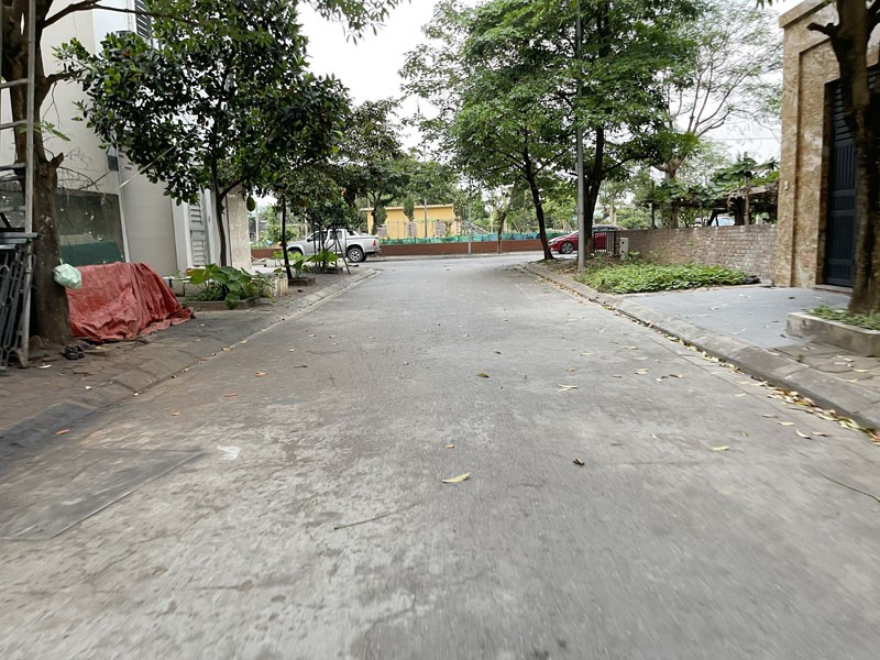 Bán 88,2m2 đất đấu giá Việt Hưng sau lưng mặt phố Đào Đình Luyện. Gần công viên, sổ đỏ chính chủ 2
