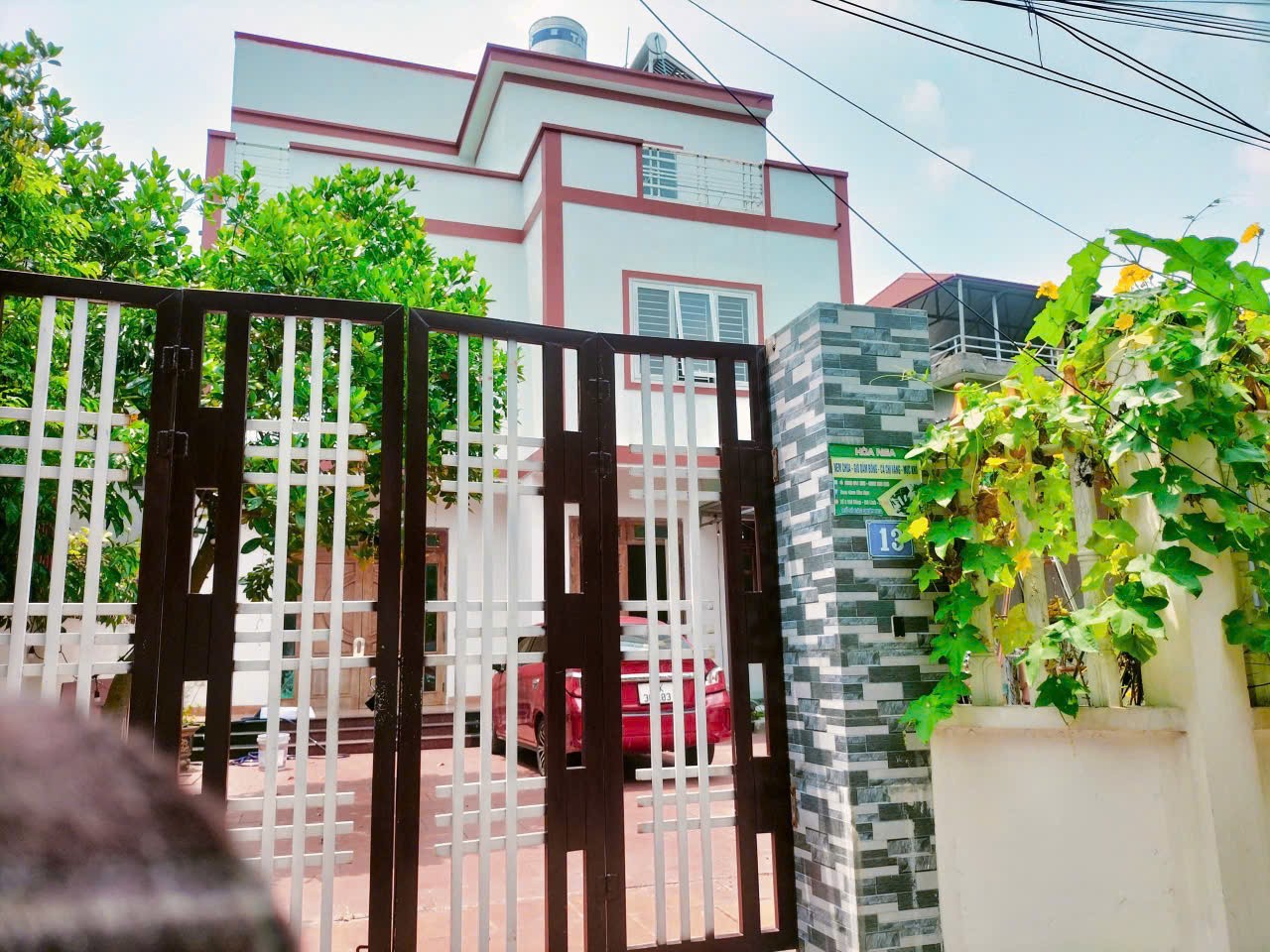 Bán Gấp Nhà 3 Tầng Mới Đẹp Long Lanh - Chia Được 2 Lô - Trung Tâm Chi Đông 3