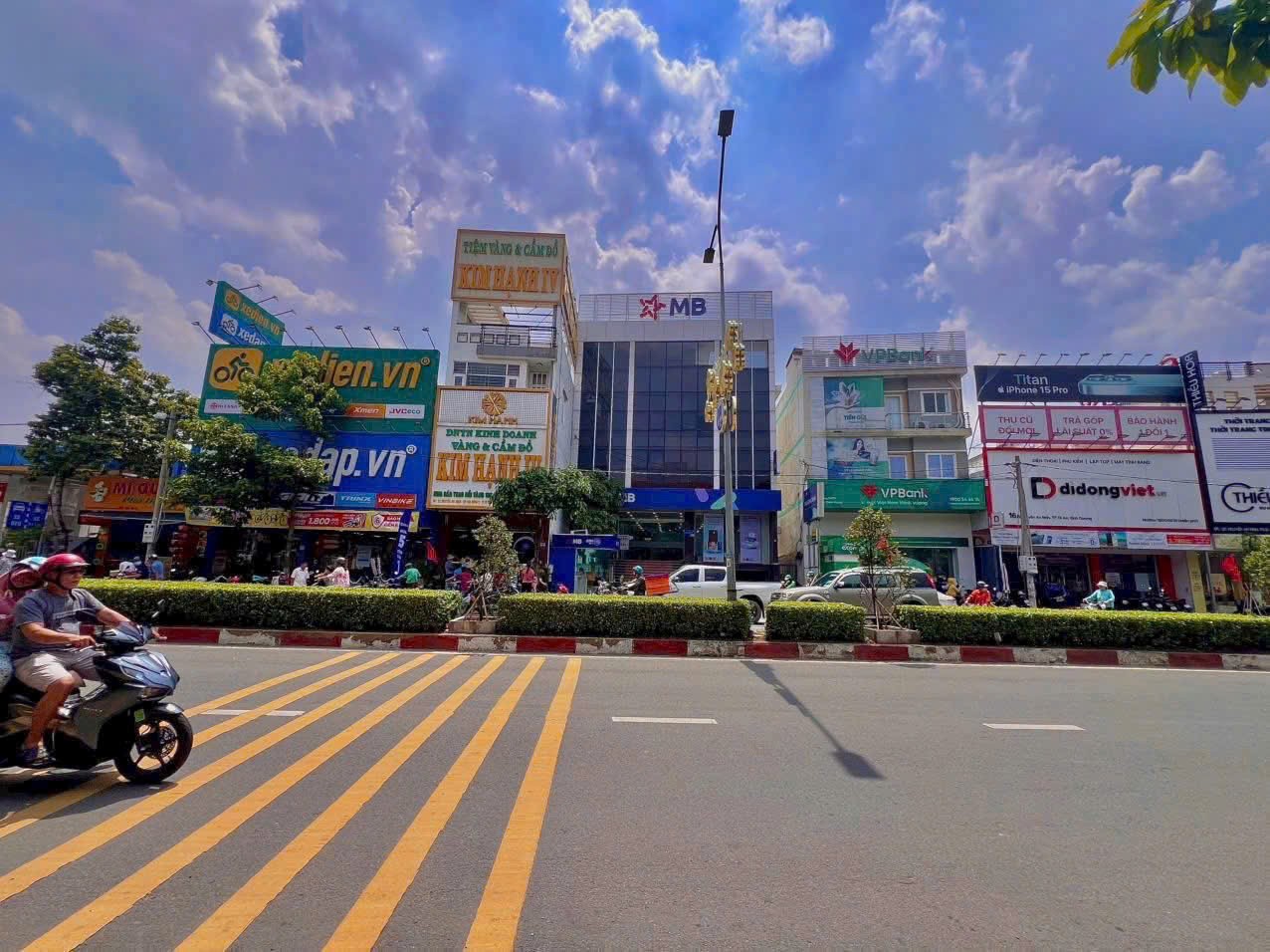 Cần bán Nhà mặt tiền Dĩ An, Bình Dương, Diện tích 131m², Giá 15.9 Tỷ