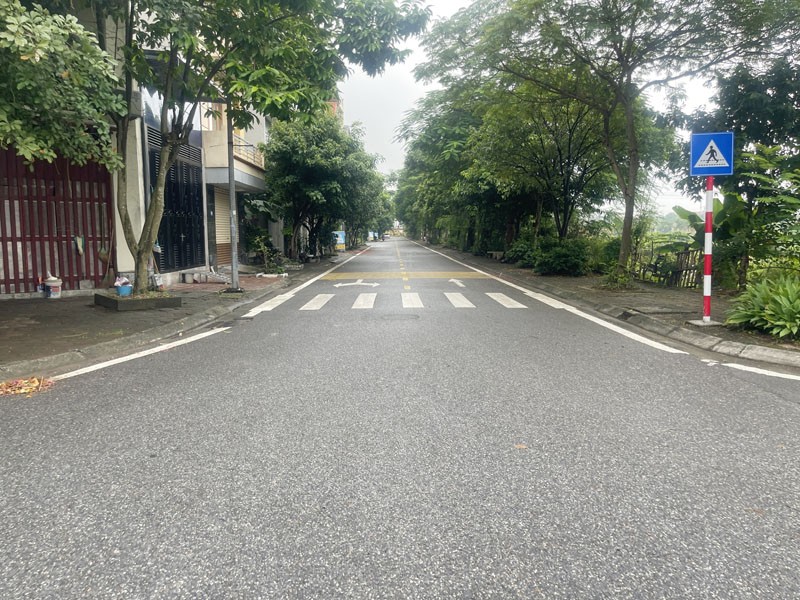 Đất TĐC Giang Biên 40m2 view cánh đồng. Vị trí đẹp, ô tô tránh, lý tưởng xây văn phòng hoặc đầu tư