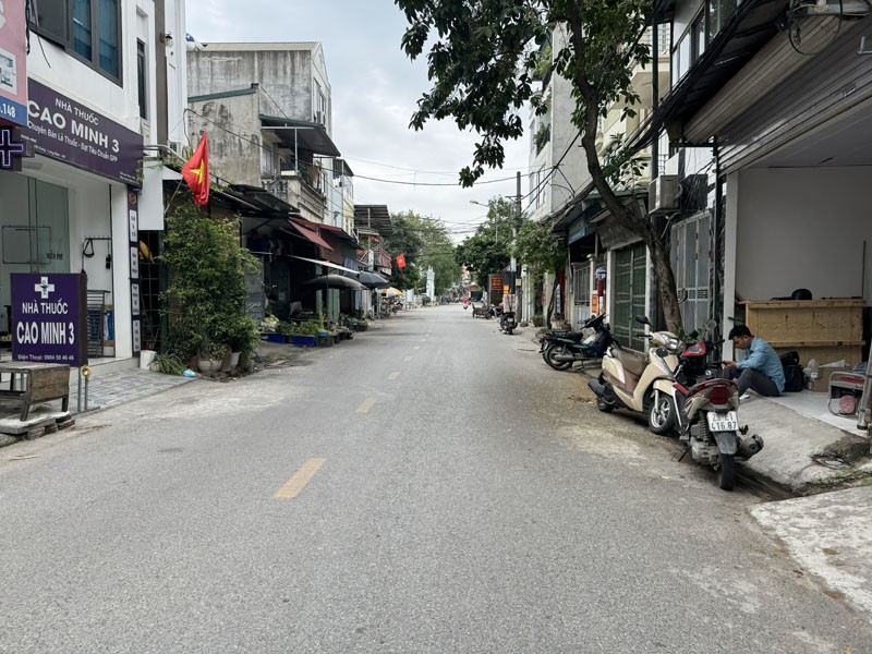 Bán 120,7m2 đất hai mặt đường tại ngõ 80 Hoa Lâm, Việt Hưng. Kinh doanh sầm uất, gần Big C 3