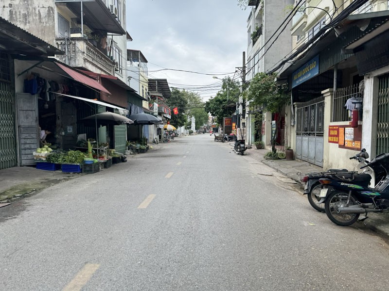 Bán 120,7m2 đất hai mặt đường tại ngõ 80 Hoa Lâm, Việt Hưng. Kinh doanh sầm uất, gần Big C 5