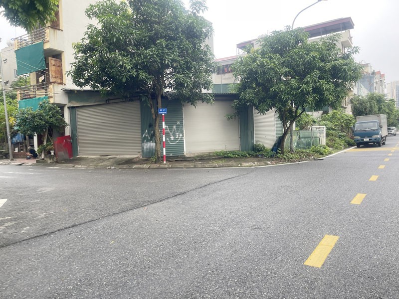 Bán nhà 40m2 cấp 4 khu TĐC Giang Biên. Vị trí vàng, gần trường Chu Văn An, đường 11m, ô tô tránh