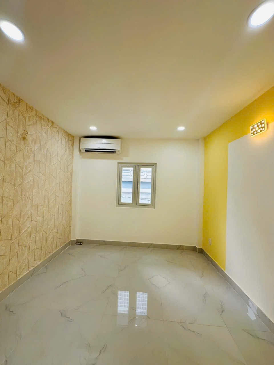Nhà hẻm 3/2, Phú Thọ, q11 dt 15m2 1 lầu 2pn 2wc giá 2,28 tỷ 9
