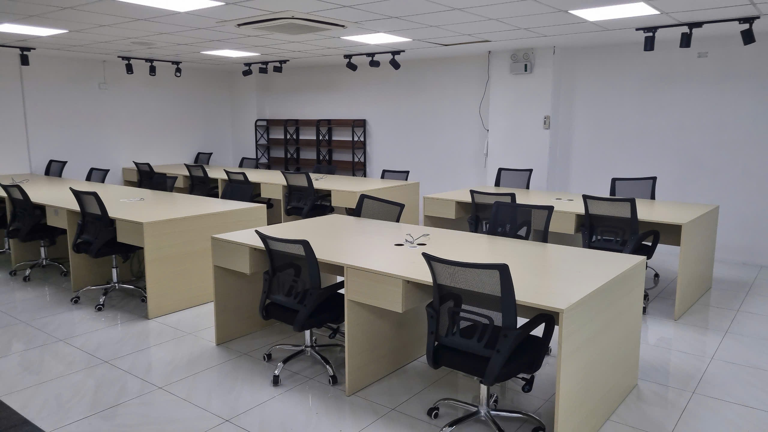 Cho thuê Văn phòng Quận 9, Hồ Chí Minh, Diện tích 100m², Giá 0240 Triệu/tháng