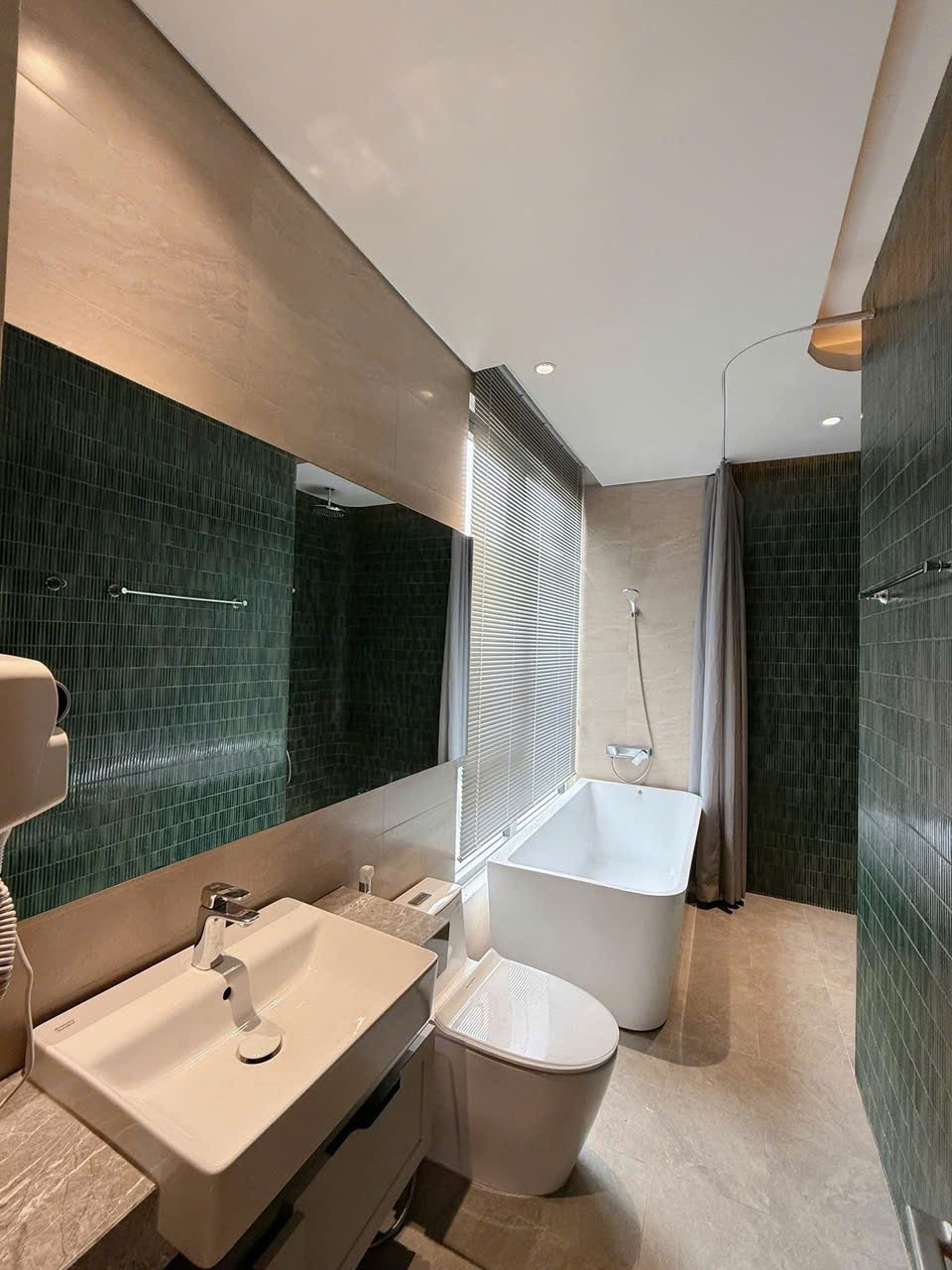 Cho thuê Nhà mặt tiền Phường An Phú, Quận 2, Diện tích 145m², Giá Thương lượng 13