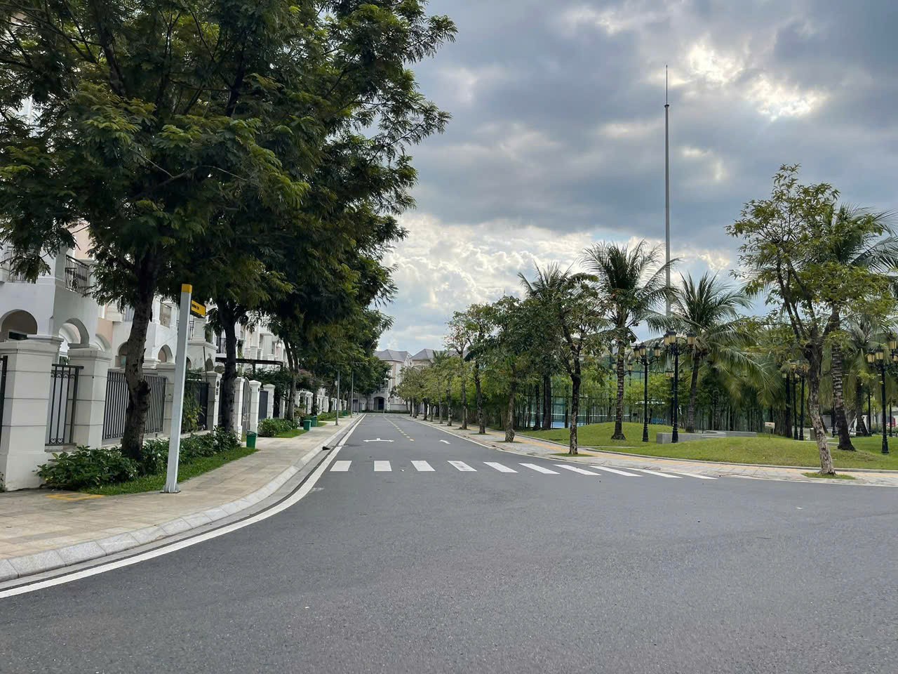 Cho thuê Nhà mặt tiền Phường Long Bình, Quận 9, Diện tích 200m², Giá 45 Triệu/tháng