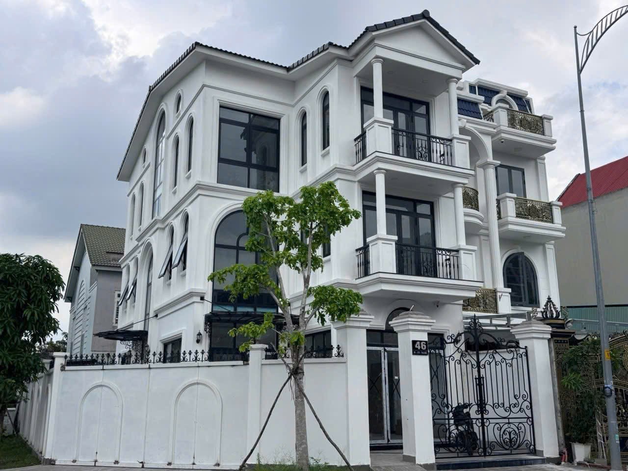 Cần bán Nhà mặt tiền Phường Long Thạnh Mỹ, Quận 9, Diện tích 200m², Giá Thương lượng