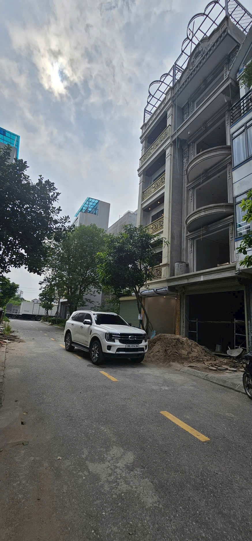 BÁN NHÀ 7 TÀNG PHAN LÔ Ô TÔ TRÁNH THẠCH BÀN LONG BIÊN 2