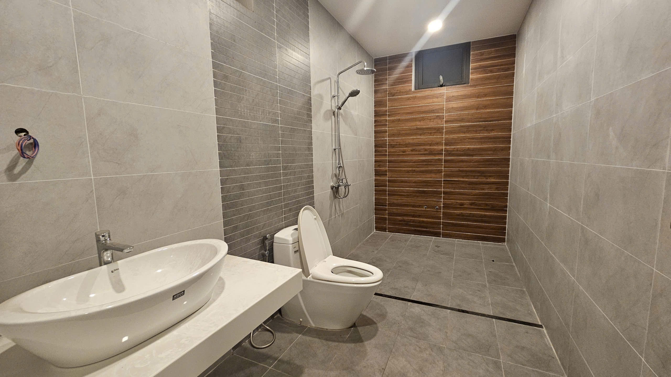 Cho thuê Nhà mặt tiền Phường Phú Hữu, Quận 9, Diện tích 300m², Giá 60 Triệu/tháng 12