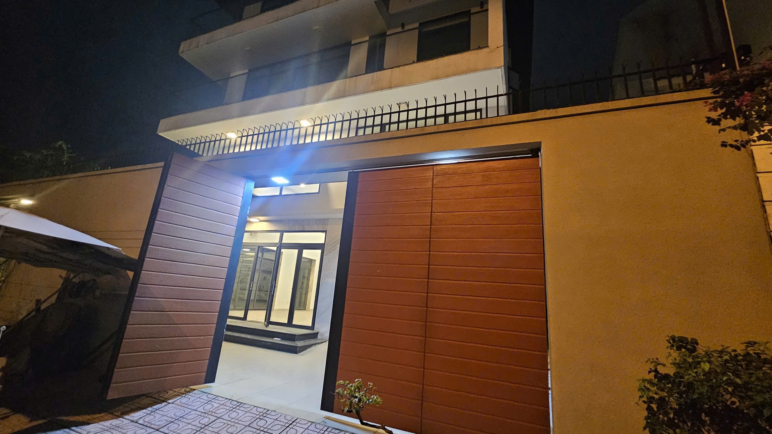 Cho thuê Nhà mặt tiền Phường Phú Hữu, Quận 9, Diện tích 300m², Giá 60 Triệu/tháng 2