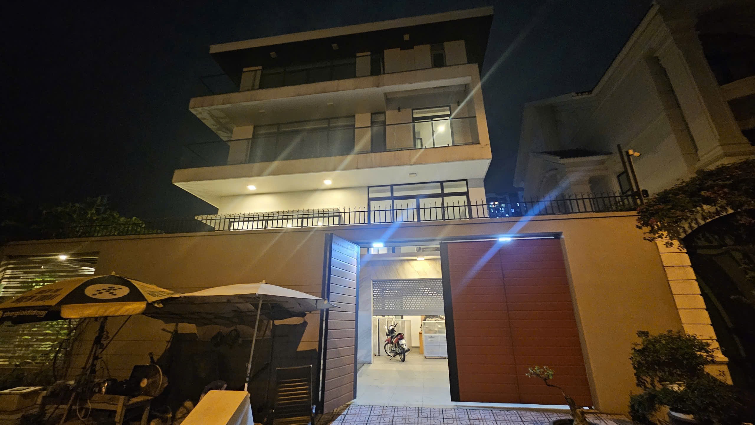 Cho thuê Nhà mặt tiền Phường Phú Hữu, Quận 9, Diện tích 300m², Giá 60 Triệu/tháng