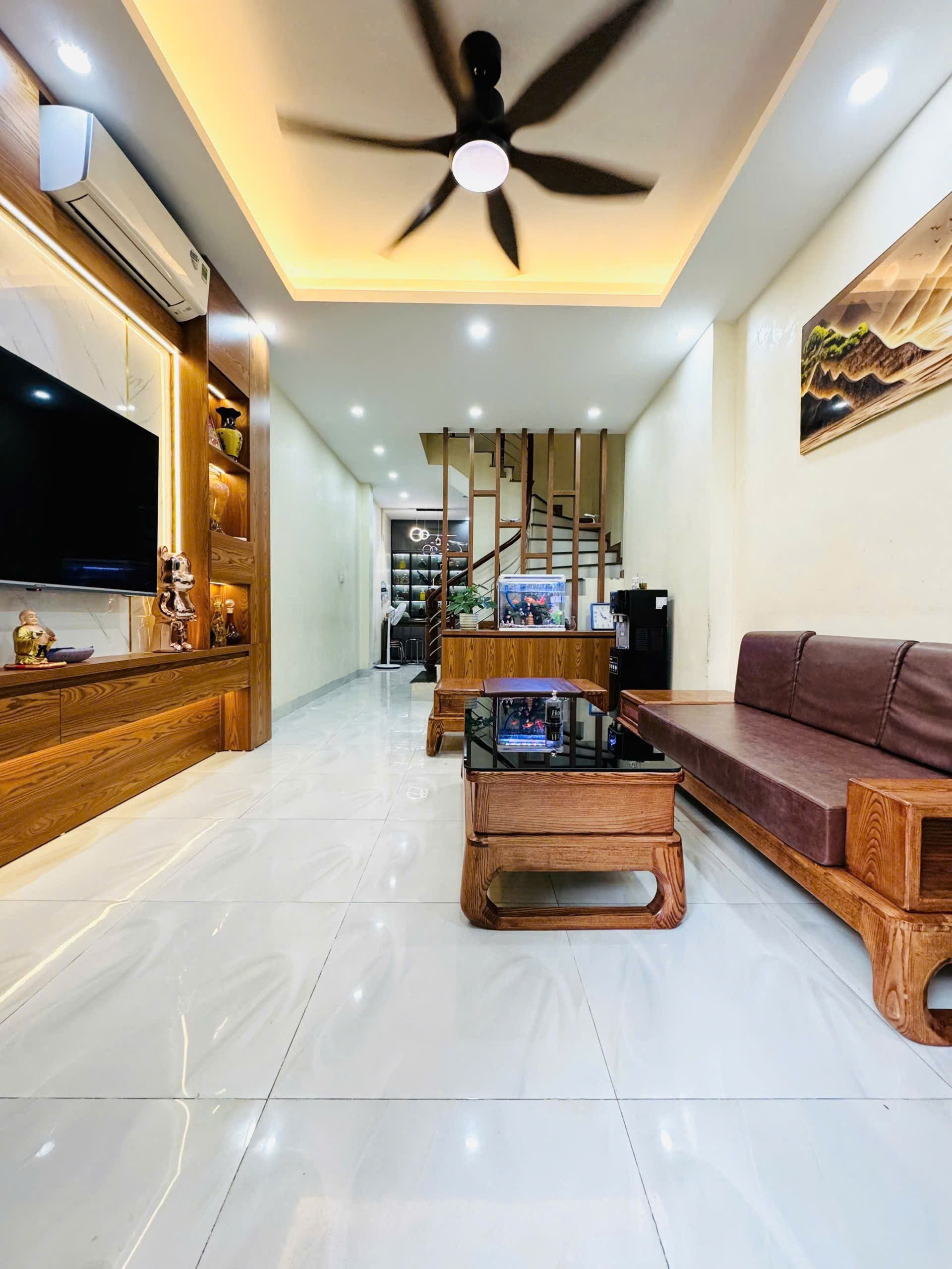 NGỌC THUỴ LONG BIÊN 40M2 , gần ô tô gần đường 40m, ở sướng 2