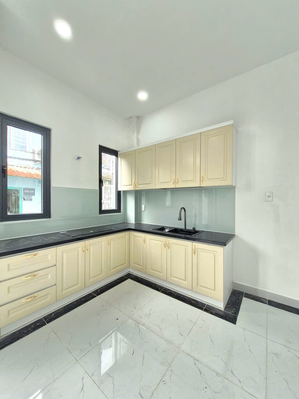 Nhà cấp 4 diện tích gần 90m² chỉ % tỷ 9, hẻm ô tô 1627 Huỳnh Tấn Phát, Q7 3