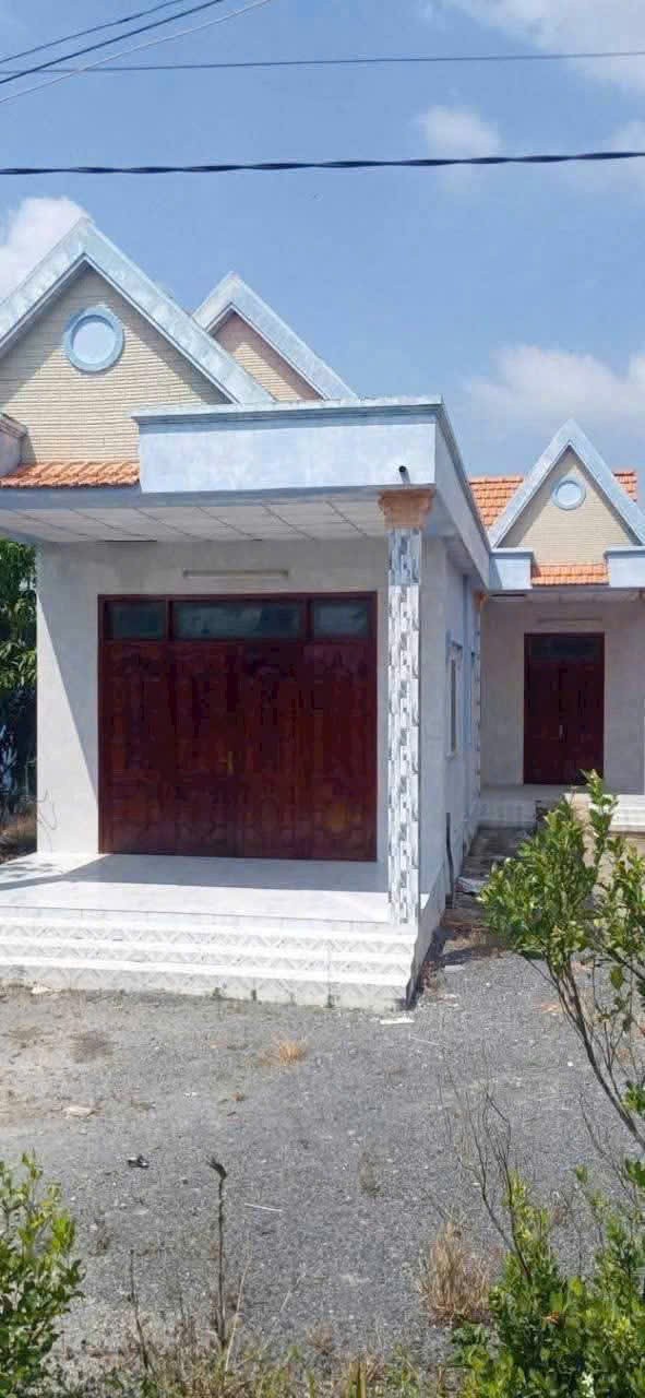 Nhà đẹp mái thái xã Bình Đức, Bến Lức, Long An tổng dt 1000m2 3pn 2wc giá 2 tỷ 2