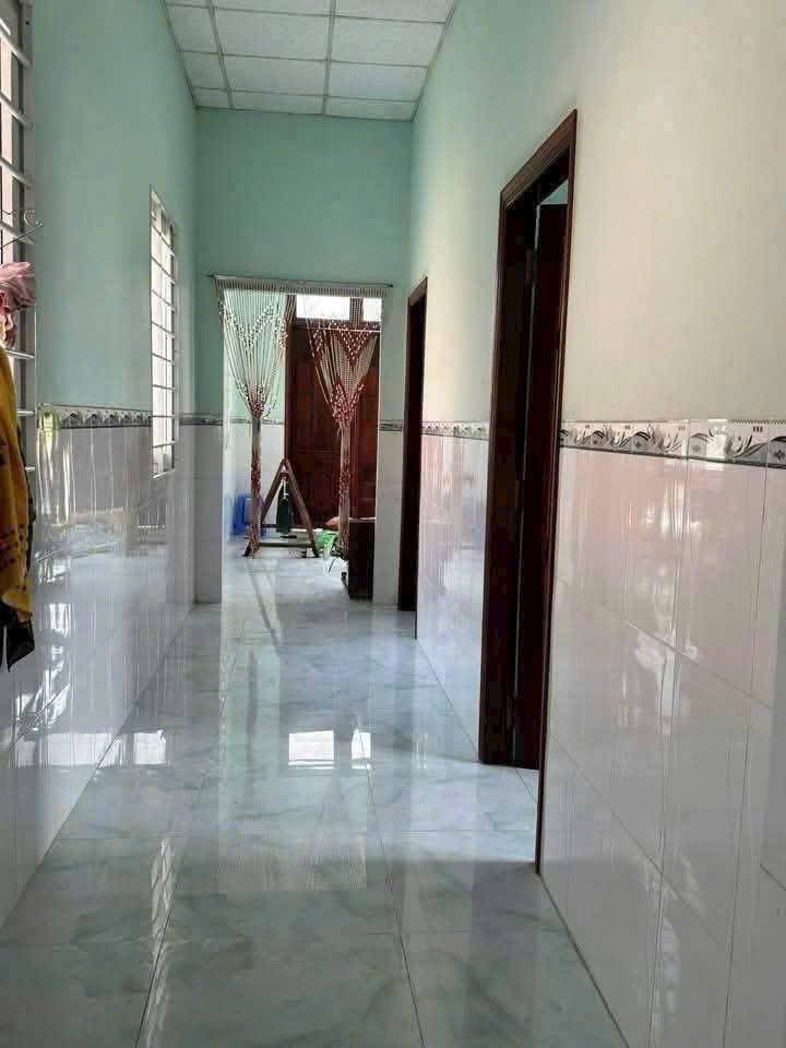 Nhà đẹp mái thái xã Bình Đức, Bến Lức, Long An tổng dt 1000m2 3pn 2wc giá 2 tỷ 5
