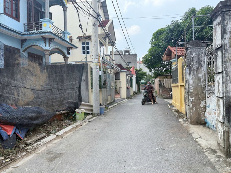 Cần bán 76,1m2 đất thôn Xuân Thụy (Kiêu Kỵ). Gần Vin 123 và Ecopark, đường thông 4m ô tô 2
