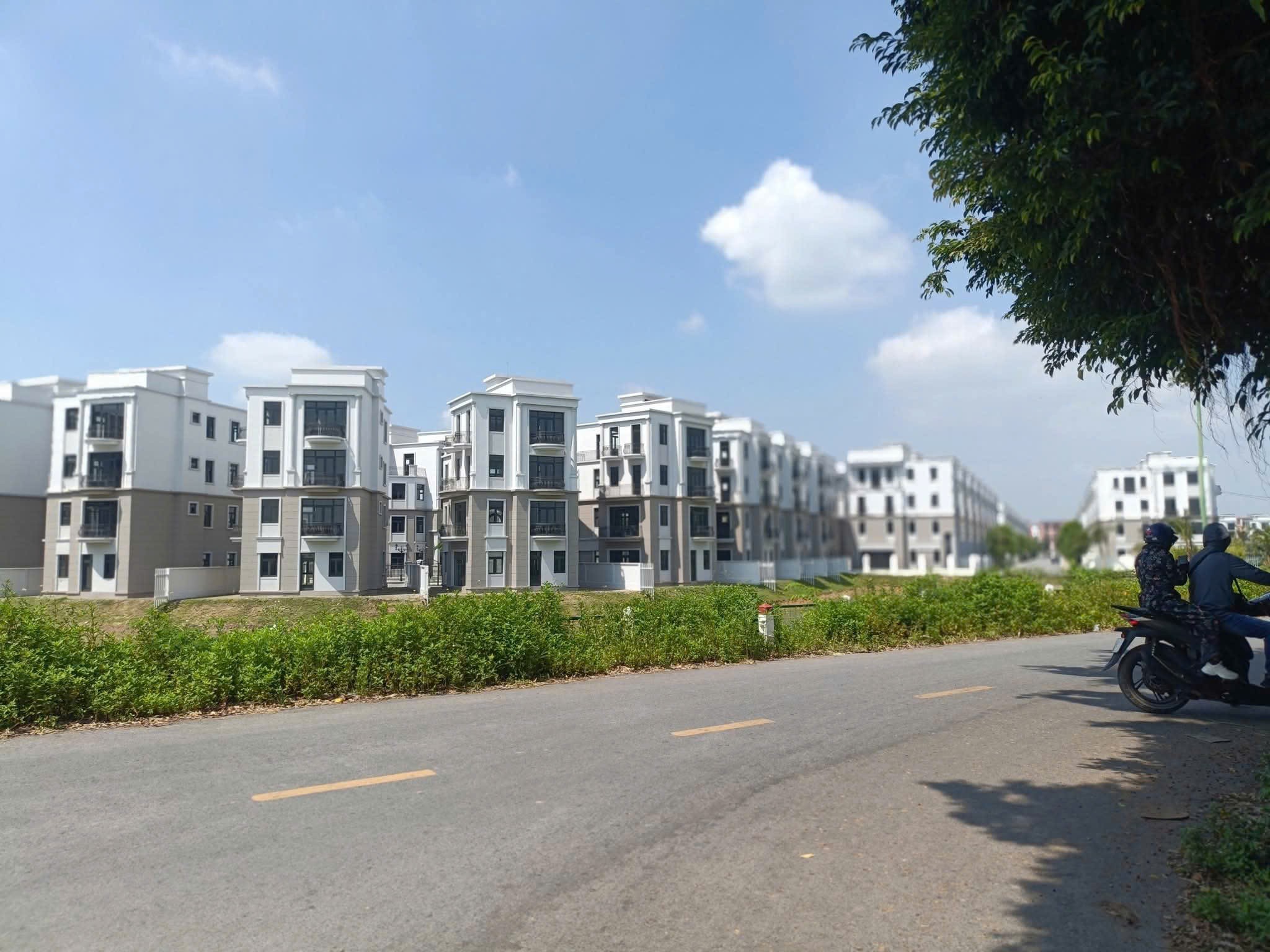 Chính chủ gửi bán Ô Đất đấu giá Tân Quang - Vị trí cực đẹp giá chỉ 8x triệu 4