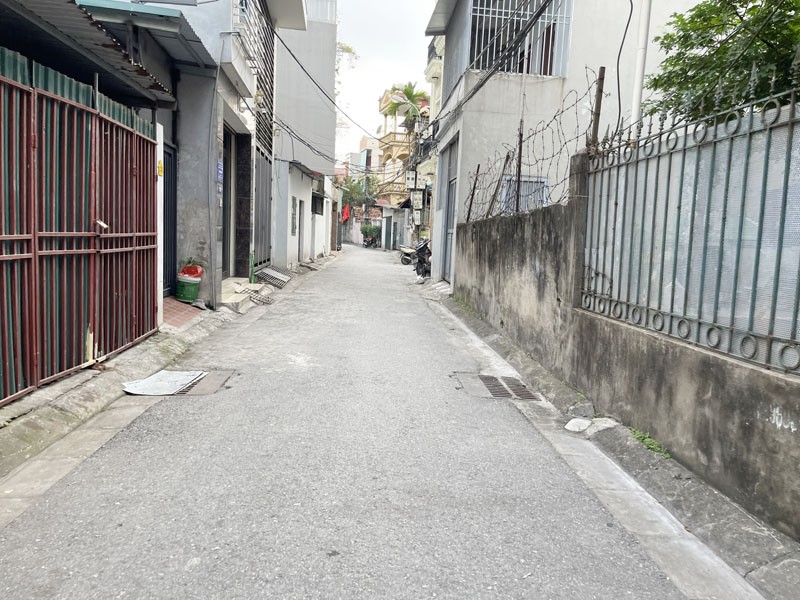 Cần bán 105m2 đất cách 20m ra mặt phố Giang Biên. Ngõ thông ô tô, tiện ích đầy đủ 3