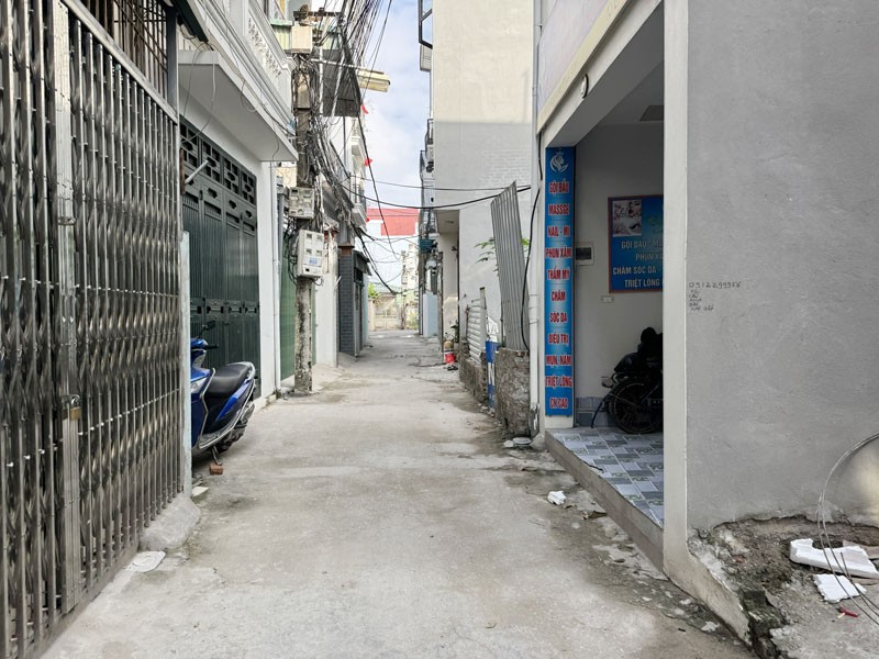 Cần bán 35,3m2 nhà C4 tổ 12 Thạch Bàn. Cách 30m ra đường ô tô tránh, cho thuê hoặc đầu tư đều tốt