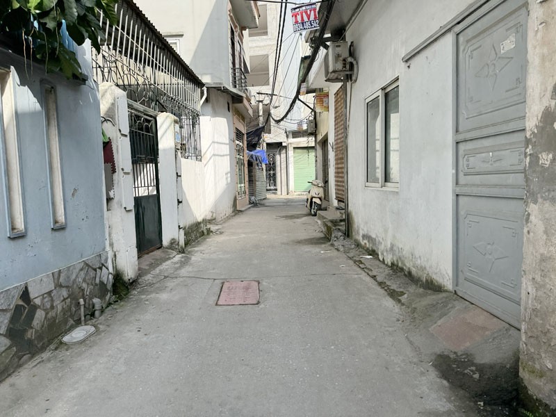 Cần bán 35,3m2 nhà C4 tổ 12 Thạch Bàn. Cách 30m ra đường ô tô tránh, cho thuê hoặc đầu tư đều tốt 2
