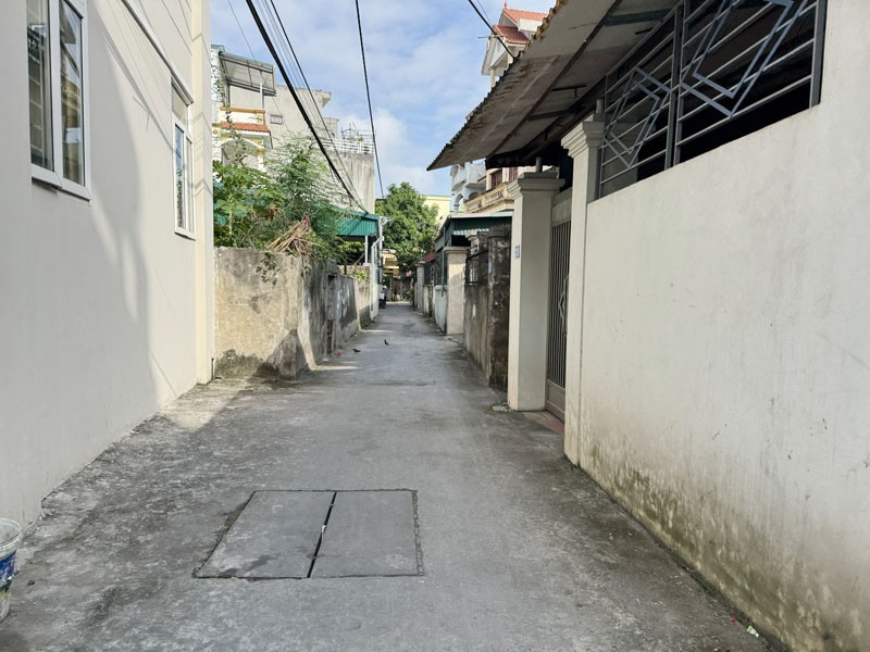Chính chủ bán căn góc 30m2 nhà C4 cách 20m ra mặt ngõ 197 Phúc Lợi. Vị trí đẹp gần trường chợ